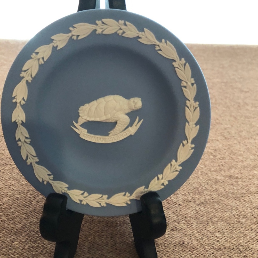 Wedgewood plate, traditional blue collector item!